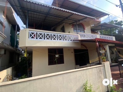 6.5cent plot with house for sale in Kalathode,South Park,Krishnapuram