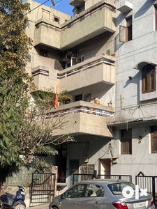 Apartment in East Punjabi Bagh for sale