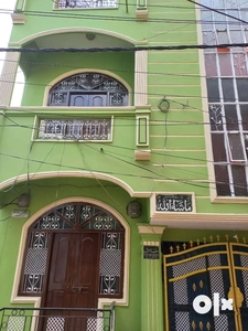 Very nice G+2 building in good condition very near to main road