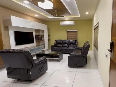 4 Bedroom 275 Sq.Yd. Villa in Satellite Ahmedabad