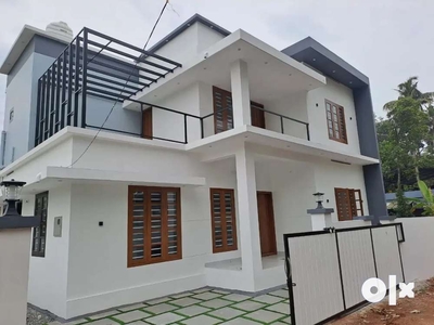 4 cent 4 Bhk New House Pallimukku, just 1 Km from NH.