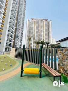 Coco county sector 10 3bhk semi flat for rent