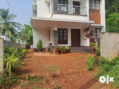 Good house in 8 cent land sale near methottuthazham pottamnel road