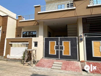 New Row hous for sale in Jankipuran Extenssion