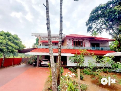 Residential house in 60 cent land at Irinjalakuda town (bus route)