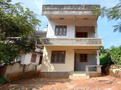Well maintained 4 bhk house 1600sqft for sale near Manissery