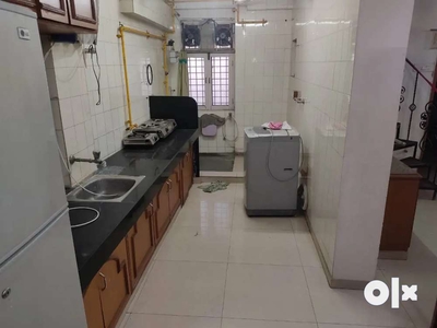 1bhk very spacious flat rent at Navrangpura nr lakhudi circle for faml