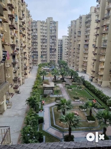 Roommate required 2bhk flat with gym, swimming pool,park and parking