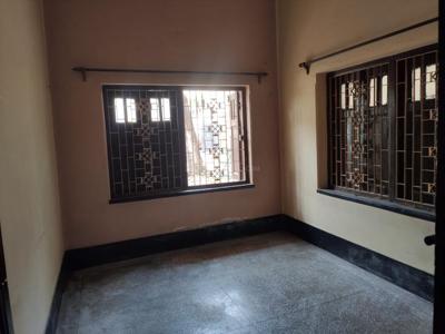 2 BHK Flat for rent in Paikpara, Kolkata - 750 Sqft