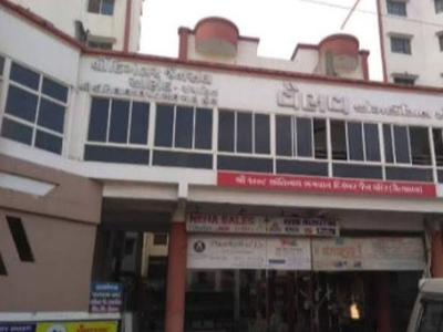 Commercial Shop 1000 Sq.ft. for Sale in Main Road, Anand