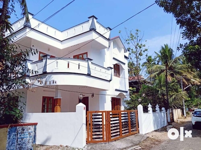 3BHK 1400SQ 3Cent 7Year Old House Near To Kongorpilly Junction Varapuz