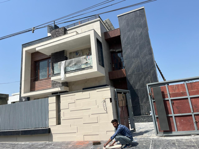 6 BHK House 9000 Sq.ft. for Sale in Sector 17, Yamunanagar