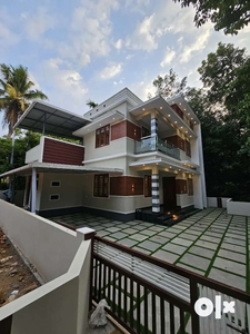 6 CENT 1600 SQFT 3 BHK ATTACHED NEAR VALAMBOOR