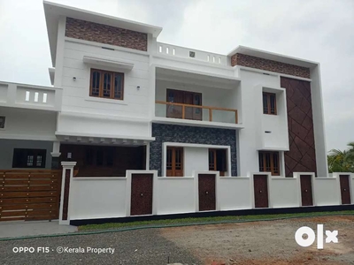 Luxurious 5 Bhk 2850 Sqft House in 8 Cents Thrissur Town