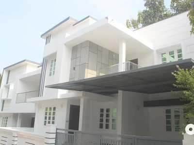 New house for sale at Kakkanad Thevakkal.
