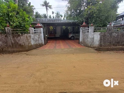 Old house 2nd plot in kidangoor, Angamaly-Manjapra road