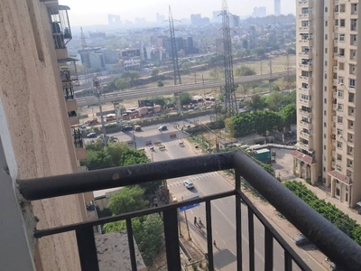 1015 sq ft 2 BHK 2T North facing Apartment for sale at Rs 75.00 lacs in Amrapali Princely Estate in Sector 76, Noida