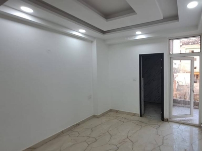 900 sq ft 2 BHK 2T East facing Completed property Apartment for sale at Rs 34.00 lacs in Project in Sector 73, Noida