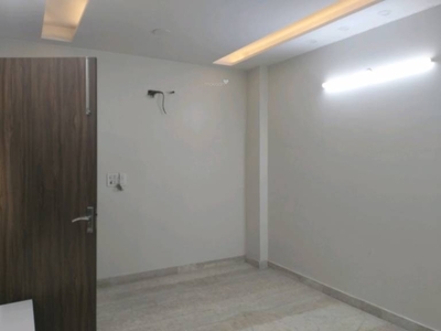 990 sq ft 3 BHK 2T Completed property BuilderFloor for sale at Rs 100.00 lacs in Project in Hari Nagar, Delhi