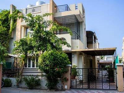 3 BHK House / Villa For SALE 5 mins from Thaltej Road