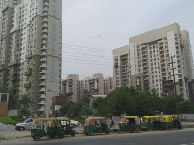 2435 sq ft 3 BHK 3T Apartment for rent in The 3C Lotus Boulevard Espacia at Sector 100, Noida by Agent Om Sai Global