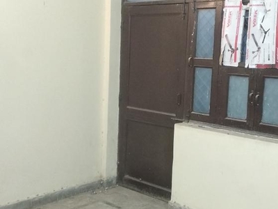 1.5 Bedroom 50 Sq.Yd. Builder Floor in Dwarka Mor Delhi
