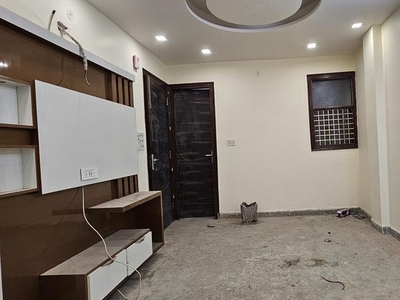 3 Bedroom 100 Sq.Yd. Builder Floor in Laxmi Nagar Delhi