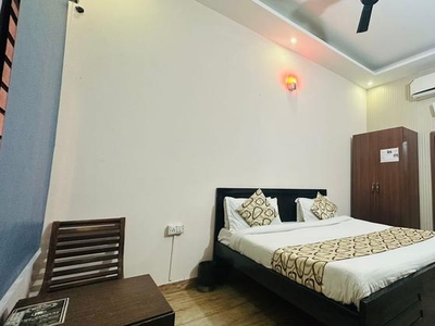 4 Bedroom 300 Sq.Yd. Builder Floor in Kirti Nagar Delhi