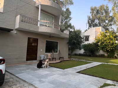 4 Bedroom 8500 Sq.Ft. Villa in Sainik Farm Delhi