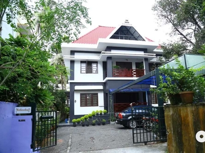 Kochi Kadavanthara: Large, 8 BKH, independent house, 300 mts from jn.