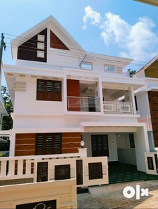 1500 sqft modern villa near pukkattupady