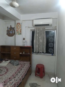2 Bhk flat sale in picnic garden,no lone