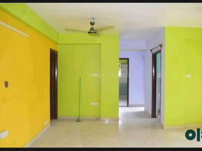 3 side open 3.5 BHK flat with covered parking available in a complex