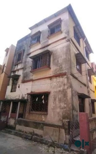 3 stories building in heart of garia