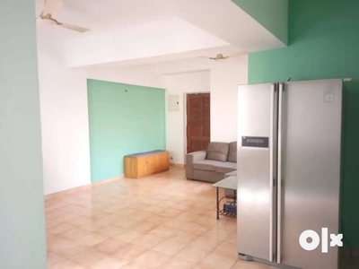 3bhk for sale at 1.05cr at hiland park apartments