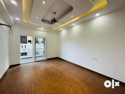 Studio Apartment Semi Furnished Premium inGreater Noida (W) Sale 26Lac