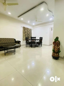 Fully furnished 3bhk flat near aath rasta square Laxmi Nagar