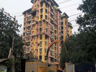 Natural Top Apartment in Tangra, Kolkata