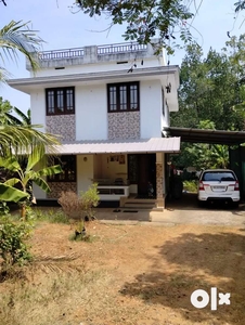 25 cent +1050 sqft house for sale,near paliyakkara toll ,madavakkara