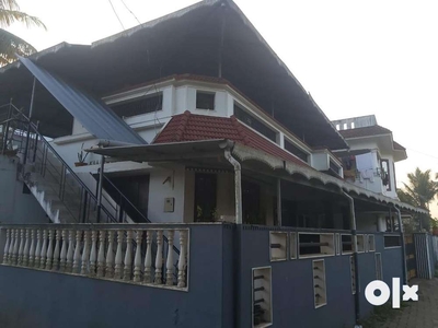 4.5 cent 1300 sq house 3 bhk Kalamassery combara 50 laks 13 years old
