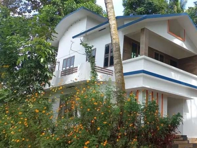 5BHK House for sale in Vazhavatta town near Karapuzha Dam.