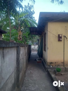 8cent land and house, Near Paravur town and railway station.