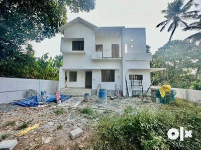 Kakkanadu pukkattupady malayidamthurith 6 cent 1650 sqfeet 3 bhk