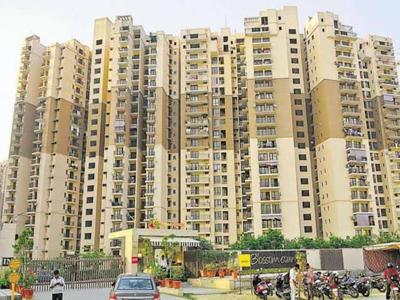 1202 sq ft 2 BHK Apartment for sale at Rs 50.10 lacs in Logix Blossom County in Sector 137, Noida