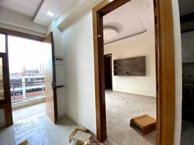 950 sq ft 2 BHK 2T West facing Apartment for sale at Rs 30.25 lacs in Project in Sector 104, Noida