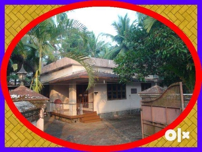 2 bedroom 22 yrs old Independent House in 14.4 cents near Annassery