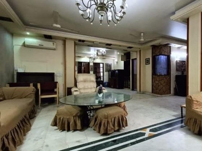 3 Bedroom 300 Sq.Yd. Builder Floor in East Of Kailash Delhi