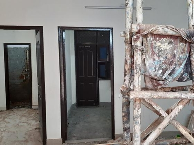 3 Bedroom 90 Sq.Mt. Builder Floor in Shakti Khand iv Ghaziabad
