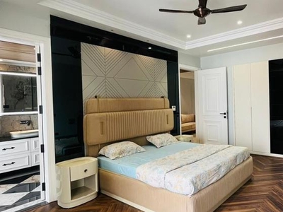 4 Bedroom 370 Sq.Yd. Builder Floor in Nirvana Country Gurgaon