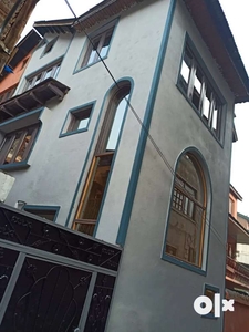 Small house on sale, in downtown Nawakadal Srinagar j&k.Low budget